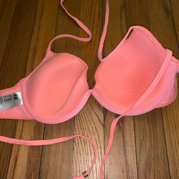 Crochet Coral Bikini Top - Picture 2 of 3